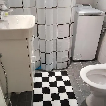 Renovated One Bedroom Apartment